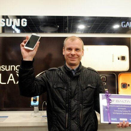 ФОТО: В Латвии стартовали продажи Samsung Galaxy S5