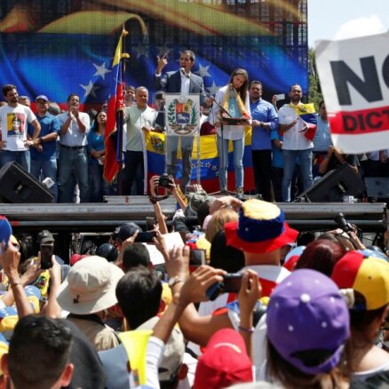 Foto: Venecuēlieši iziet ielās, protestējot pret pašreizējo prezidentu
