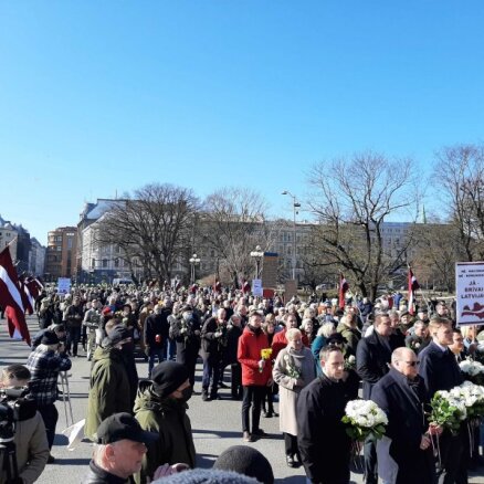Reportāža: Leģionāru atceres gājiens Rīgā noritējis bez incidentiem