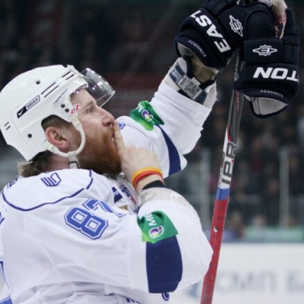 Komarovs pamet Maskavas 'Dinamo' un pārceļas uz NHL