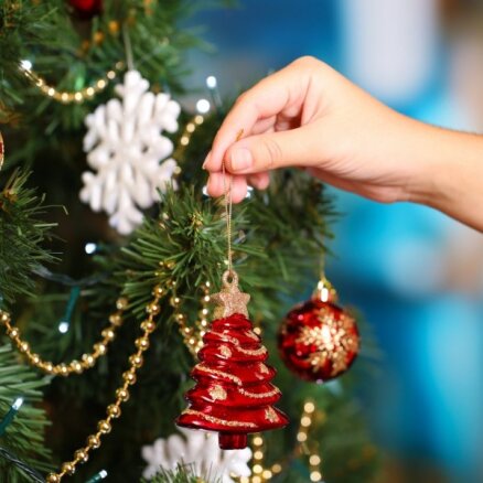 Красиво, как в кино: 9 идей для украшения дома к Рождеству и Новому году