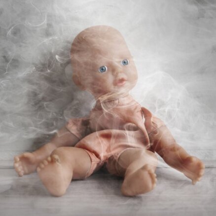 Smēķēšana bērna klātbūtnē pielīdzināma vardarbībai; pulmonoloģe atklāj pasīvās smēķēšanas ietekmi uz mazuli