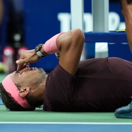 Video: Nadals 'US Open' mača laikā pārsit sev degunu