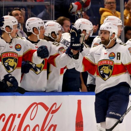Viens no 'Panthers' līderiem Ekblads ievietots ilgtermiņa savainoto spēlētāju sarakstā
