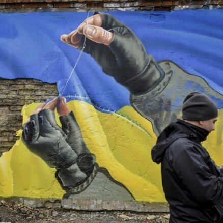 Piektdien vīrietis nodarīja miesas bojājumus personai ar Ukrainas karogu; VP aiztur vainīgo