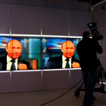 Kremlis ievērojami pielej degvielu propagandas mašīnai