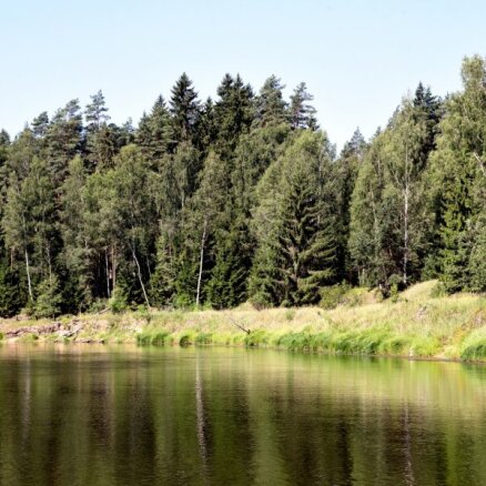 Apgāžoties laivai Gaujā, viens cilvēks izglābies, bet viens pazudis