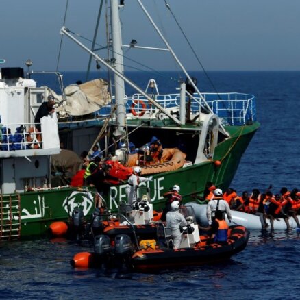 Vācijas NVO aptur migrantu glābšanas operācijas Lībijas piekrastē