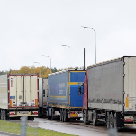 Uz Polijas–Baltkrievijas robežas izveidojusies liela kravas mašīnu rinda