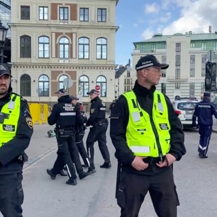 Rātslaukuma apkārtnē aizturētas septiņas personas, sākti deviņi administratīvā pārkāpuma procesi