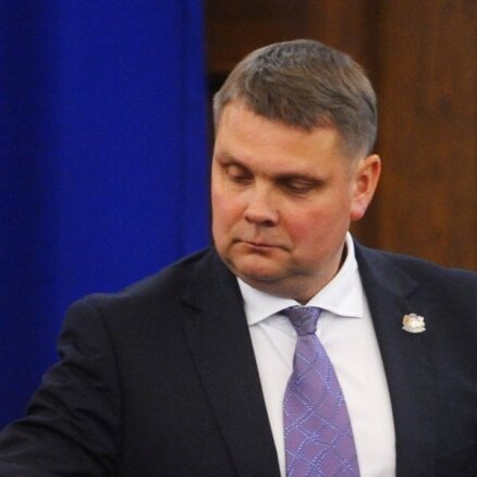 Izkrāpšanā apsūdzētā Saeimas deputāta Adamoviča lietu turpinās izskatīt augusta sākumā