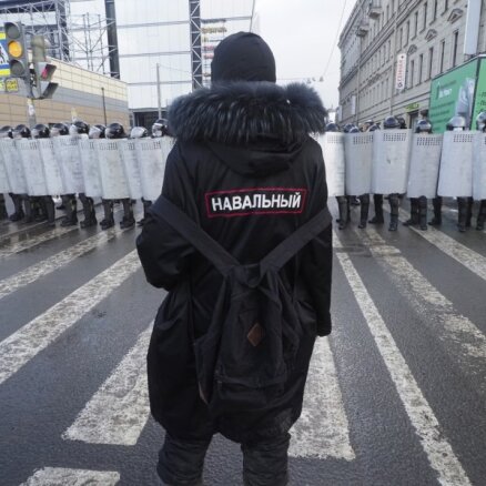 Foto: Protesti Krievijā pret Navaļnija apcietināšanu