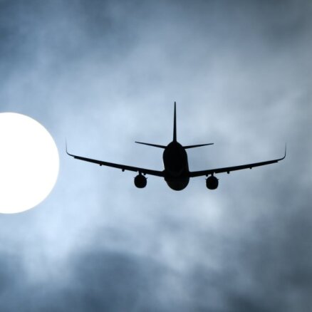 Valdība vienojas slēgt Latvijas gaisa telpu Krievijas lidmašīnām