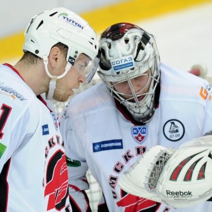 ‘Avangard’ bez Pujaca Austrumu konferences ceturtdaļfināla sērijā nodrošina uzvaru pār ‘Amur’