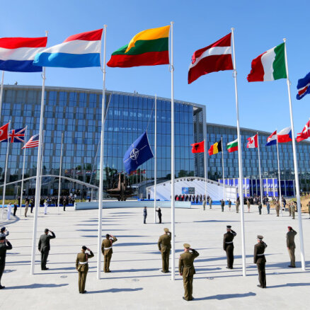 NATO pārceļ savus darbiniekus no Kijevas uz Ļvovu un Briseli