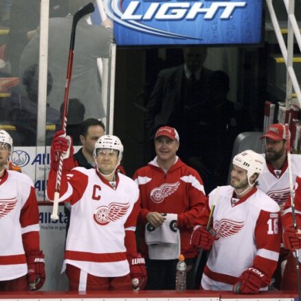 'Red Wings' atkārto NHL garāko mājas spēļu uzvaru sēriju