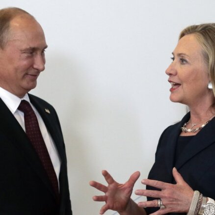 СМИ: "Панамское досье" выявило связь Клинтон с Кремлем