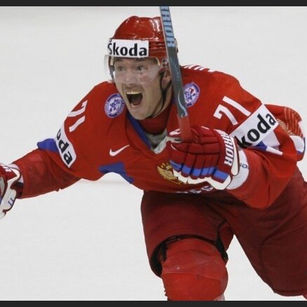 NHL un KHL klubi turpina cīņu par Kovaļčuku
