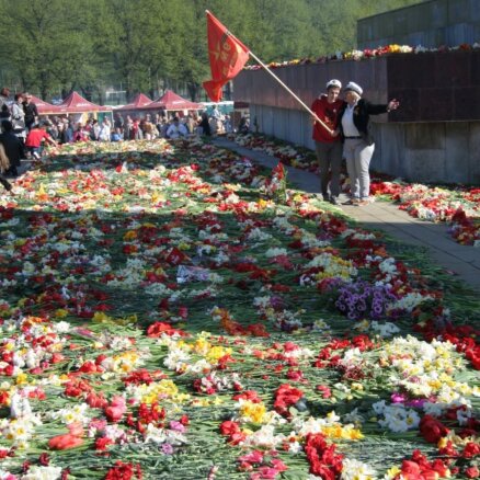 Mierīga 9.maija pēcpusdiena pie Uzvaras pieminekļa