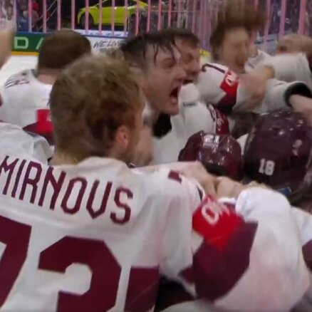 Video: Latvijas hokejisti laimē 'eksplodē' pēc Rubīna uzvaras vārtu guvuma
