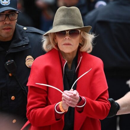 ASV klimata protestos atkal aizturēta Džeina Fonda