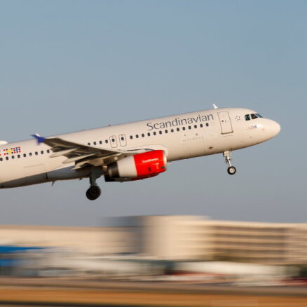 Bankrota priekšā nonākusī lidsabiedrība SAS īstenos krasas izmaksu samazināšanas plānu