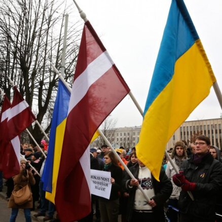 Saeima vienbalsīgi lemj atļaut Latvijas pilsoņiem dienēt Ukrainā