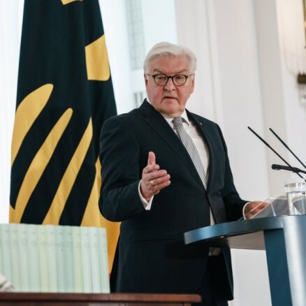 Vācijas prezidents noraida Ukrainas pārmetumus par kara piemiņas pasākumu