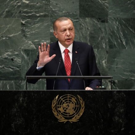 Erdogans pauž apņēmību bloķēt Somijas un Zviedrijas pievienošanos NATO