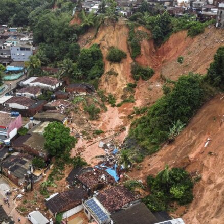 Brazīlijas ziemeļaustrumos plūdos un zemes nogruvumos vismaz 33 bojāgājušie