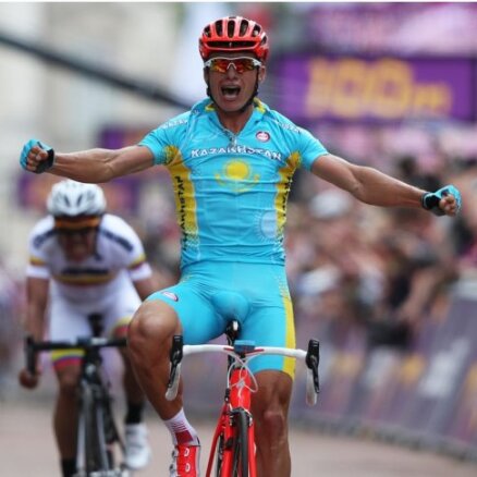 По данным UCI, казахстанец купил у россиянина победу