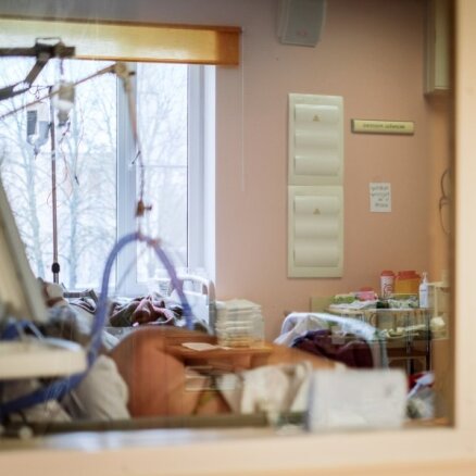 Līdz 809 palielinājies Covid-19 pacientu skaits slimnīcās