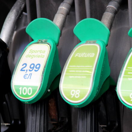 Автозаправки перевели латвийских водителей на финский бензин