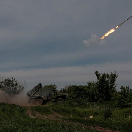 Amatpersonas: Ukrainas karavīri notur pozīcijas Bahmutā