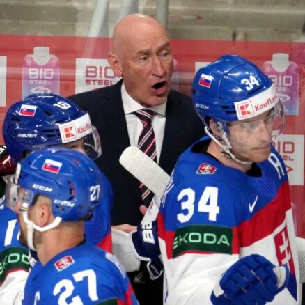 Latviju neapsteigusī Slovākijas hokeja izlase turpinās sadarbību ar treneri Remziju
