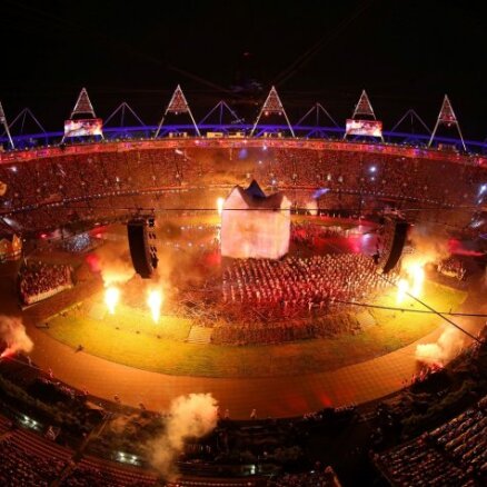 Fotoreportāža: krāšņa ceremonija ieskandina Londonas olimpiskās spēles