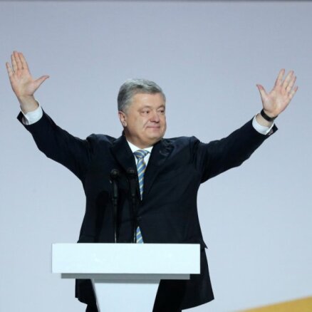Porošenko par spīti apsūdzībām nodevībā atgriezies Ukrainā