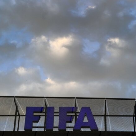FIFA  sponsori bažīgi par turpmāko sadarbību; FA pieprasa prezidenta vēlēšanu atcelšanu
