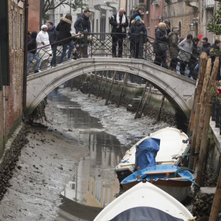 ФОТО. Ни снега, ни дождей: В Венеции снова пересохли каналы