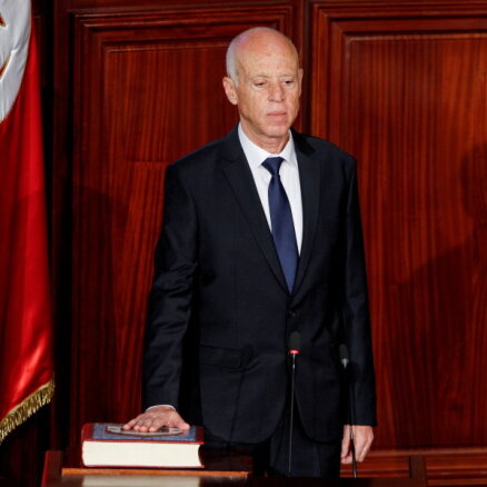 Tunisijas prezidents parlamenta darba apturēšanu pagarinājis uz nenoteiktu laiku