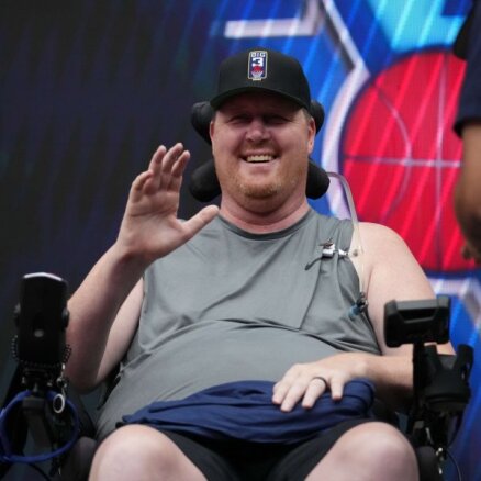 229 centimetri ratiņkrēslā. Nepieredzēts izaicinājums NBA milzim un mūsdienu medicīnai