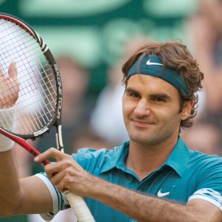 Federers kā pirmais iekļūst ATP sezonas noslēguma turnīra pusfinālā