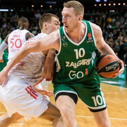 Šmits un 'Žalgiris' piedzīvo bezierunu zaudējumu Eirolīgā