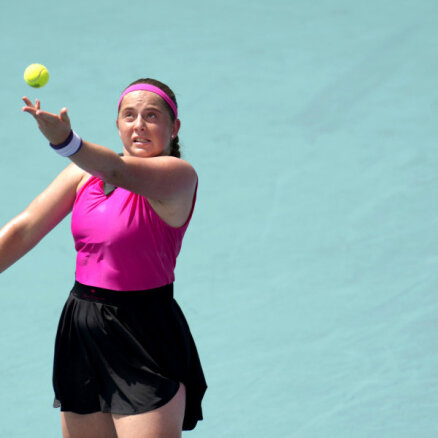 Ostapenko bez mača aizvadīšanas iekļūst Romas 'WTA 1000' turnīra dubultspēļu astotdaļfinālā