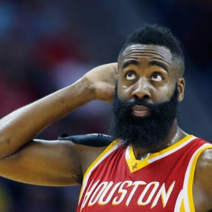 NBA čempionātā 'Rockets' līderis Hārdens gūst 50 punktus