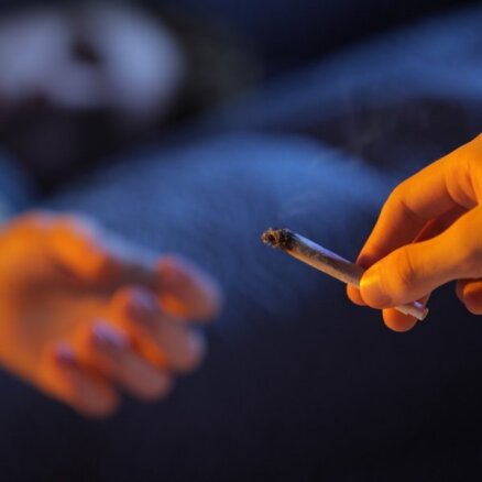 Autovadītājs Tukumā atzīstas policijai marihuānas smēķēšanā pirms sēšanās pie stūres
