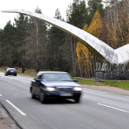 Uz Daugavpils šosejas sliktā stāvokļa dēļ ieviesti jauni ātruma ierobežojumi