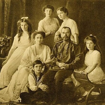 В России следствие эксгумирует останки Николая II и его семьи