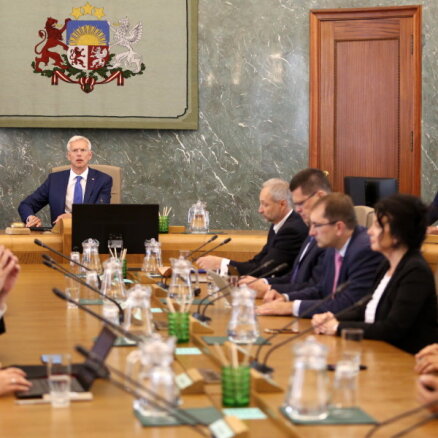 Valdība Rīgā izsludina ārkārtējo situāciju; dome sāks sarunu procedūru (plkst. 20:30)
