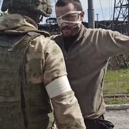 'Azov' komandieris ziņo par ievainoto evakuāciju no 'Azovstaļ'; evakuēs arī kritušos